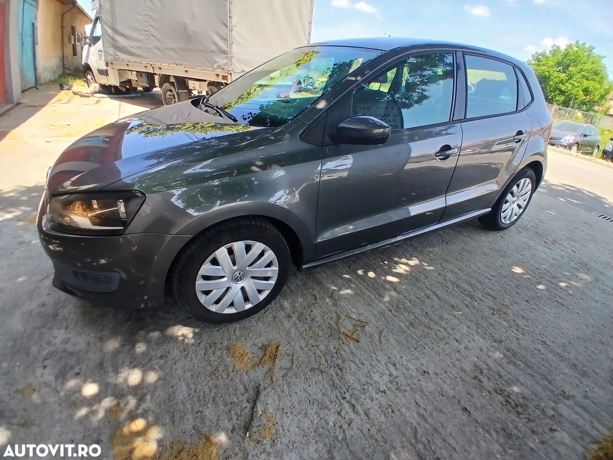 Volkswagen Polo 1.4 Attractive Aut. - 1
