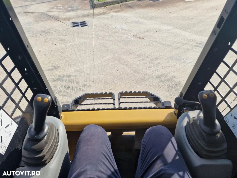 Caterpillar SKID STEER, 2024, NOU, ridica 635kg la 3,2m, cupa, 55CP, Masa operationala 2,6t, Fara usa cabina, posiblitate leasing, -PRMOTIE 36.900 EUR+Tva - 4