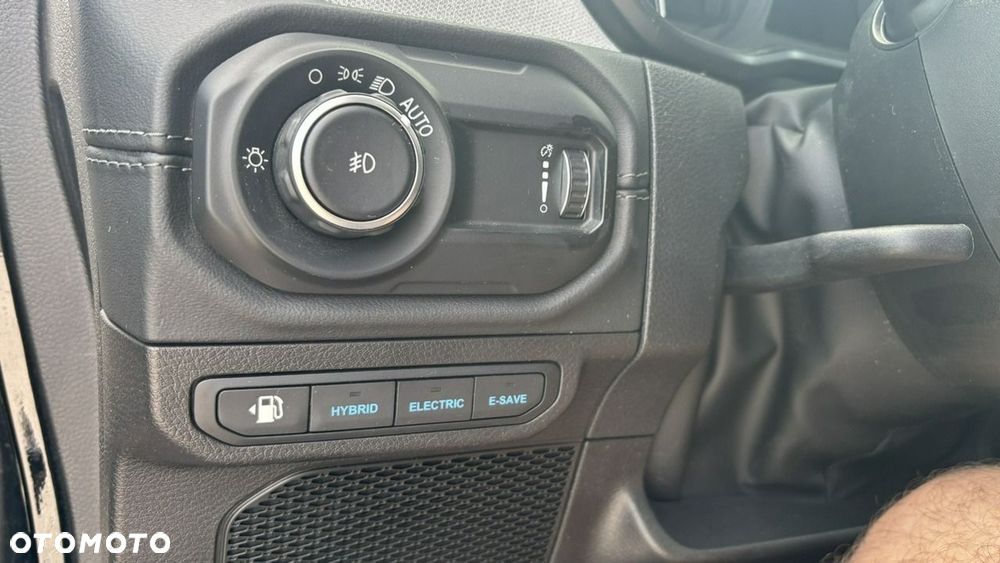 Jeep Wrangler - 11
