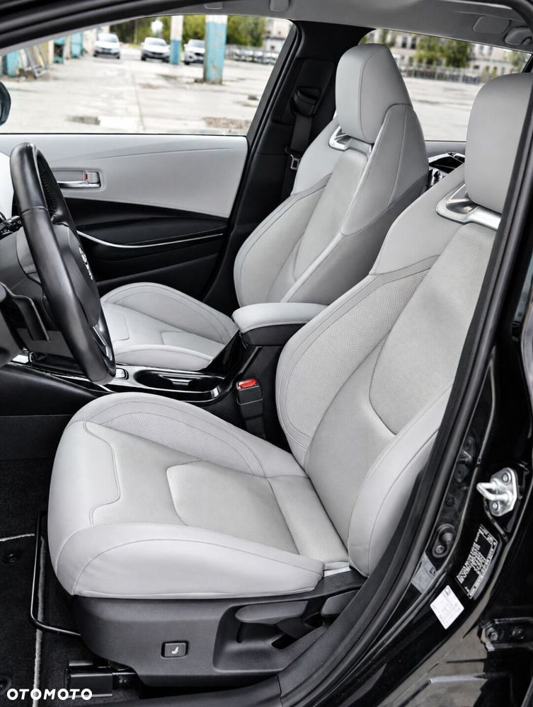Toyota Corolla 2.0 Hybrid Executive - 18