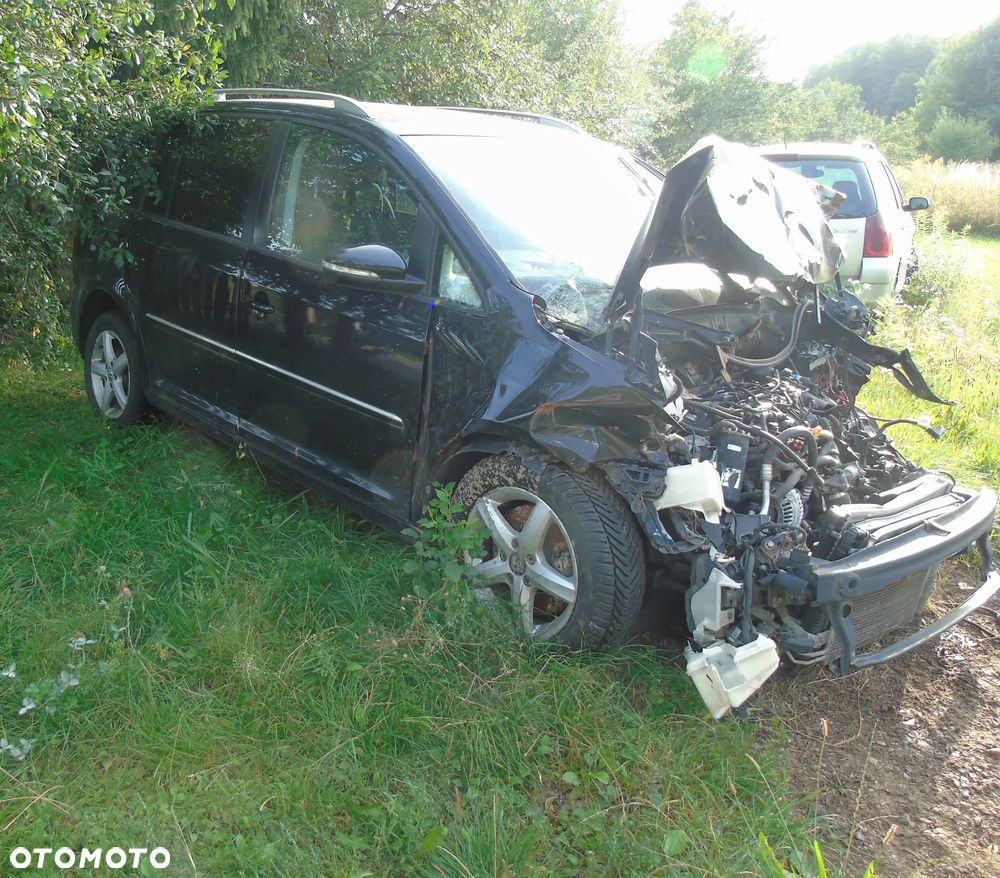 Volkswagen Touran 2.0 TDI DPF Comfortline - 2