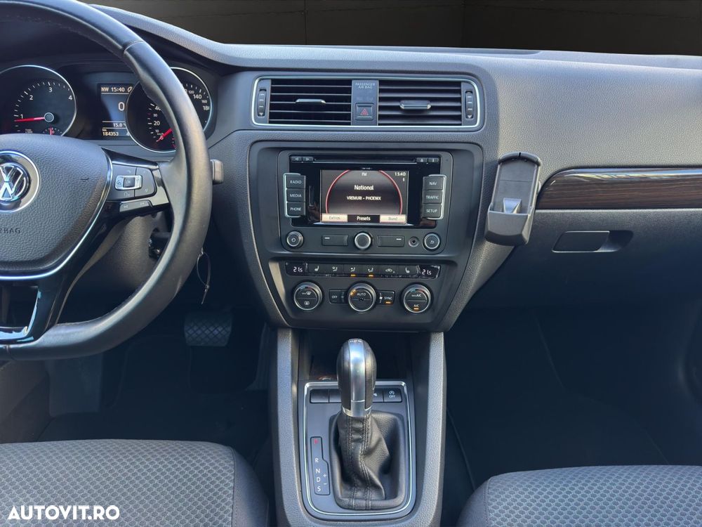 Volkswagen Jetta - 10