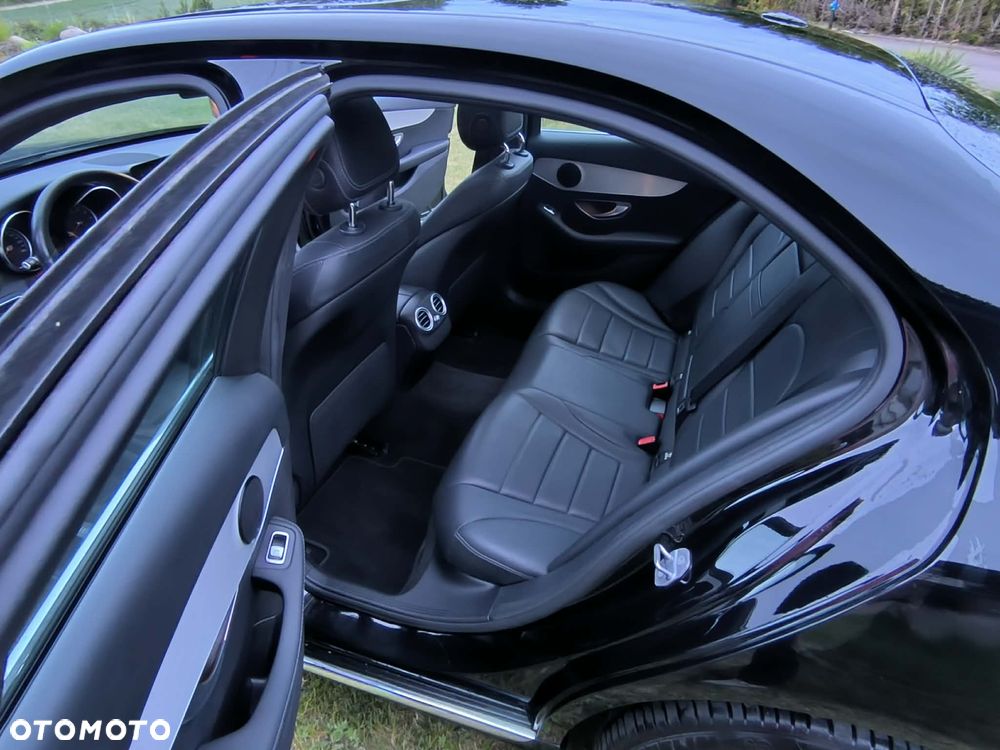 Mercedes-Benz Klasa C 300 4Matic 9G-TRONIC Avantgarde - 24