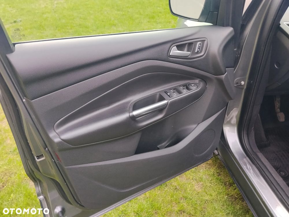 Ford Kuga 2.0 TDCi 4WD Titanium Plus - 24