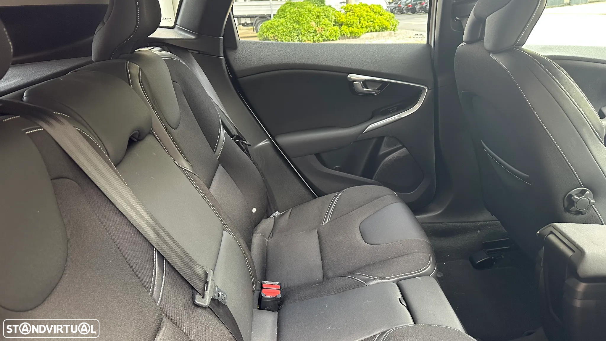 Volvo V40 1.6 D2 R-Design - 25