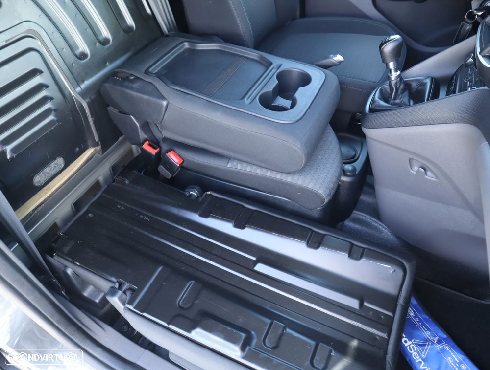 Ford Transit Connect Van 3 lugares Longa - 23