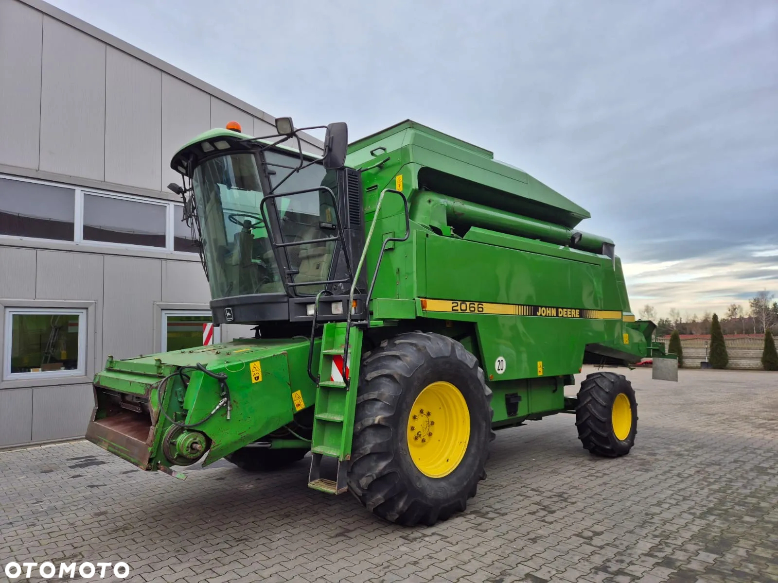 John Deere 2066 - 7
