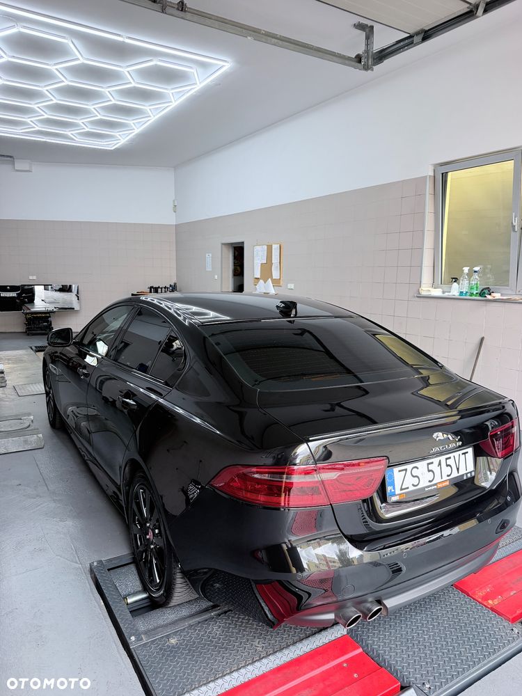 Jaguar XE 2.0 D AWD R-Sport - 6