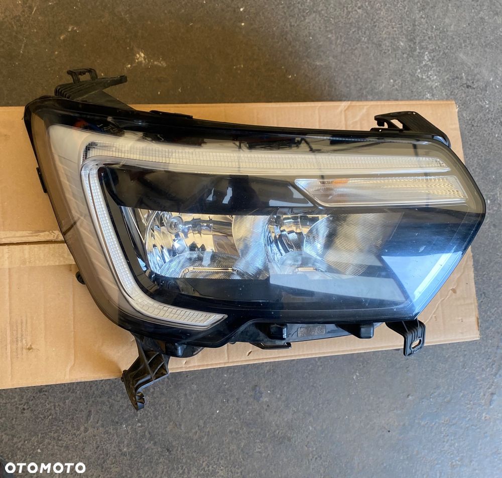 RENAULT MASTER 3 III LIFT 4 IV ORYGINALNA ! LAMPA PRZEDNIA PRAWA REFLEKTOR PRAWY PRZÓD LED Ledowa  Wwa - 1