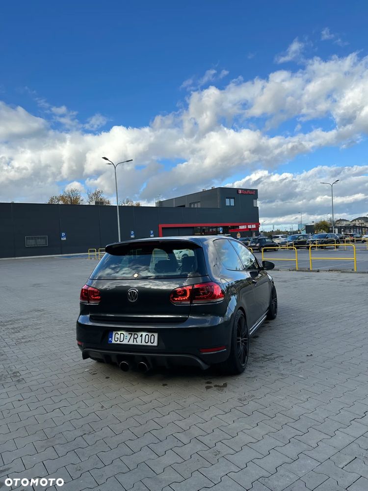 Volkswagen Golf - 6
