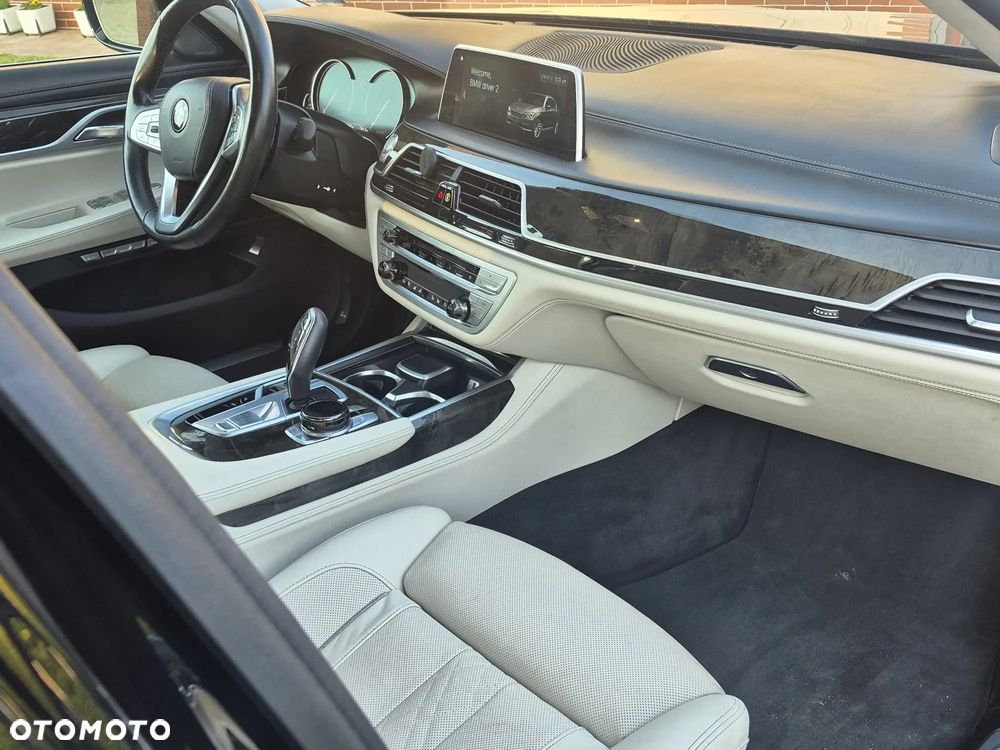 BMW Seria 7 750i xDrive Edition Exclusive - 11