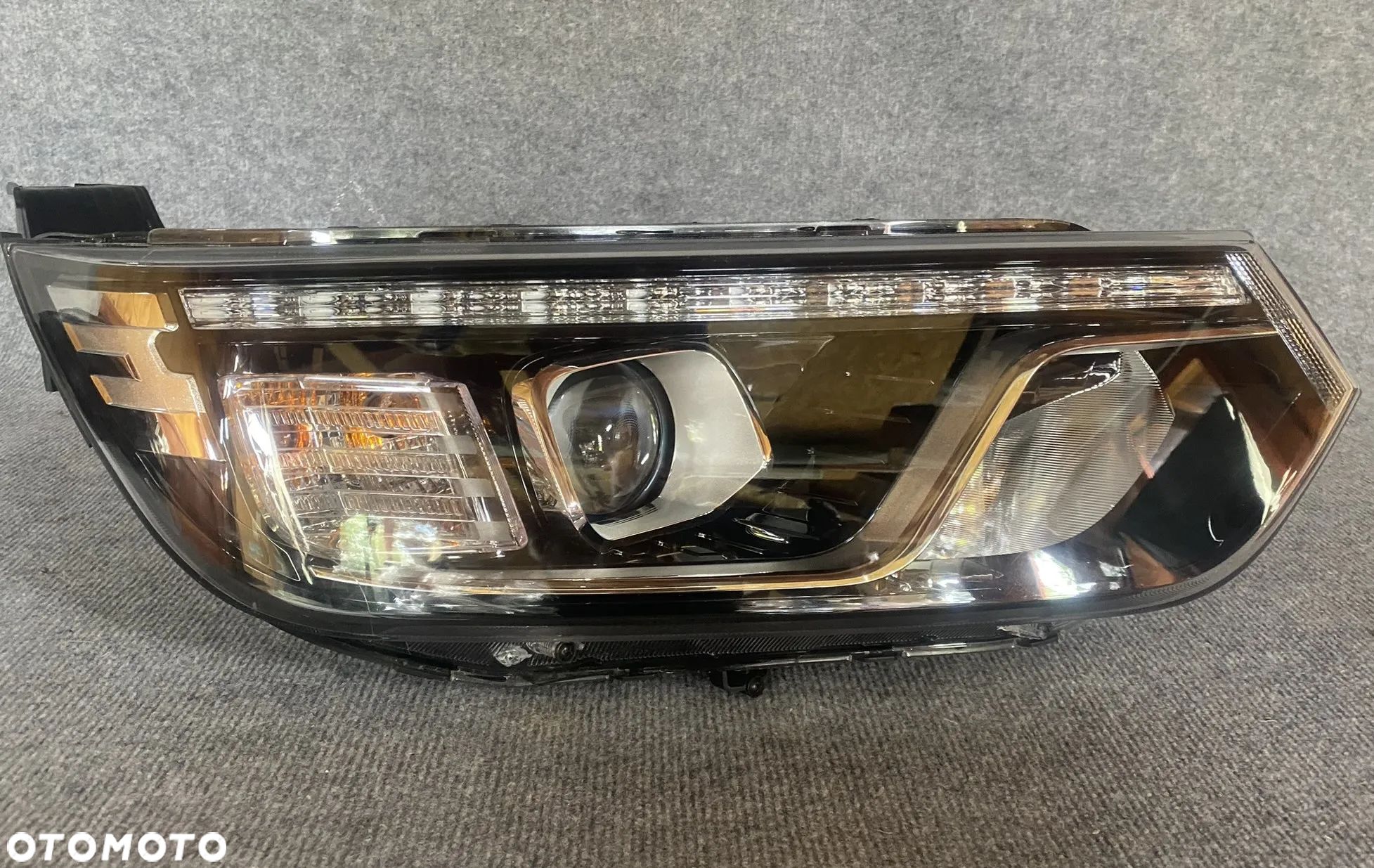 REFLEKTOR LAMPA PRZEDNIA PRAWA - SSANGYONG TIVOLI LIFT SOCZEWKA LED 2019- - 1