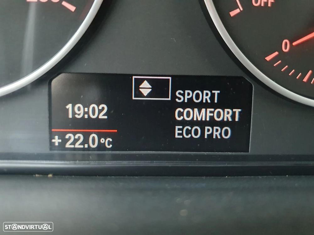 BMW 320 d EfficientDynamics Line Sport - 33