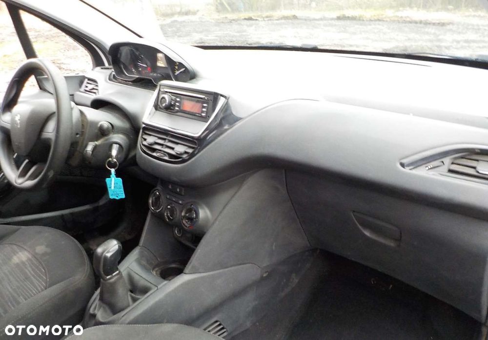 Peugeot 208 - 16