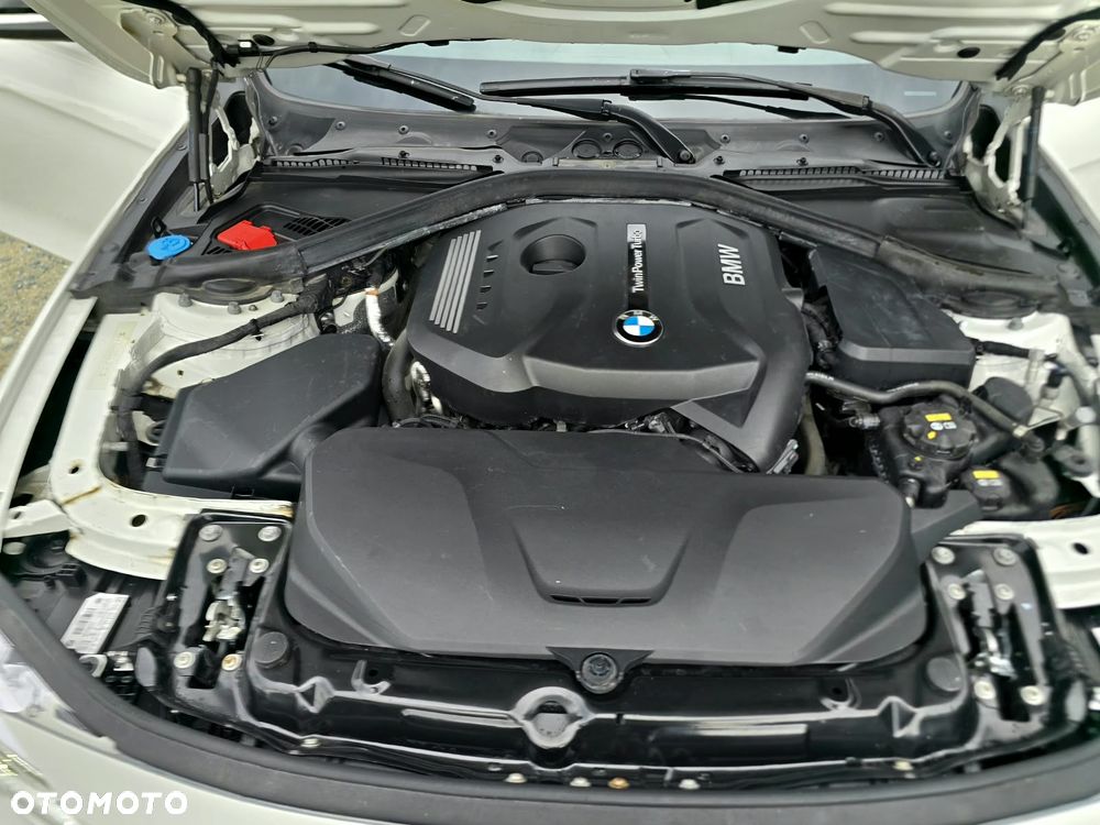 BMW Seria 3 330i - 8