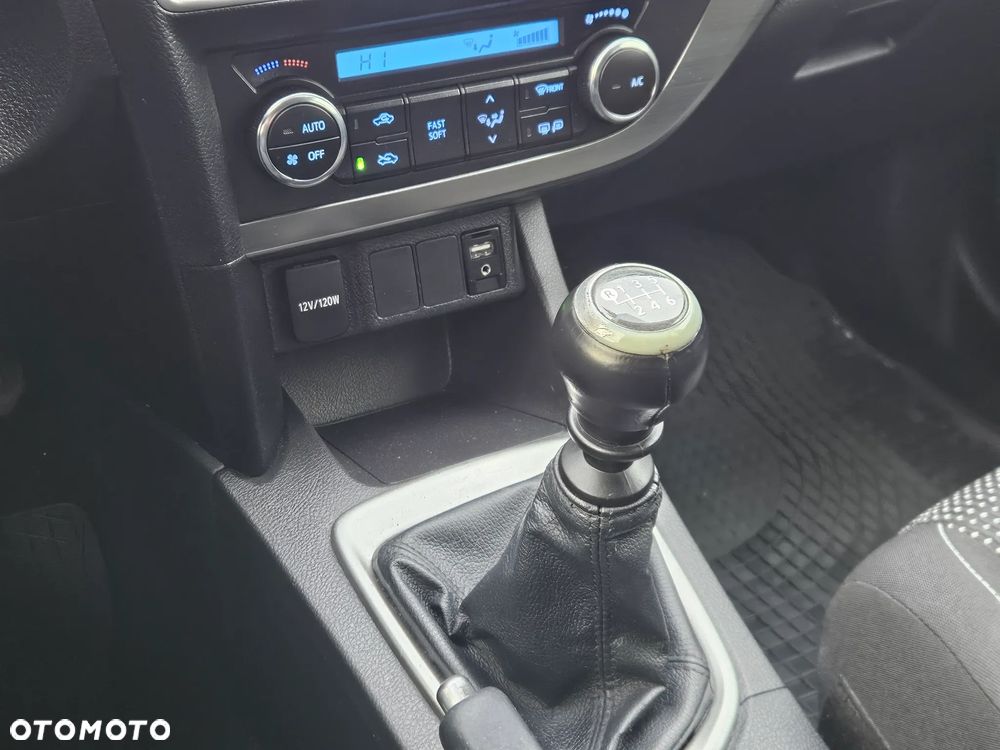 Toyota Auris 1.33 VVT-i Comfort - 23