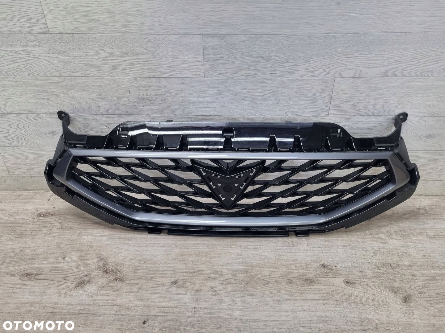 Seat Leon IV 2020 Z przodu Maskownica / Grill / Atrapa górna chłodnicy - 1