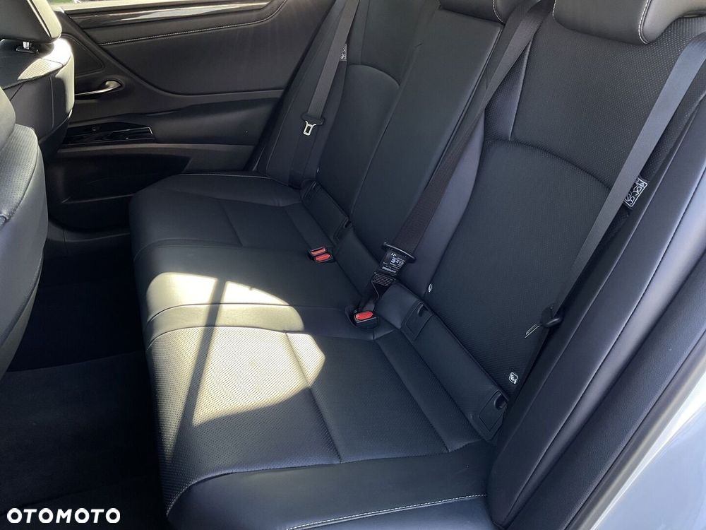 Lexus ES 300h Business Edition - 15