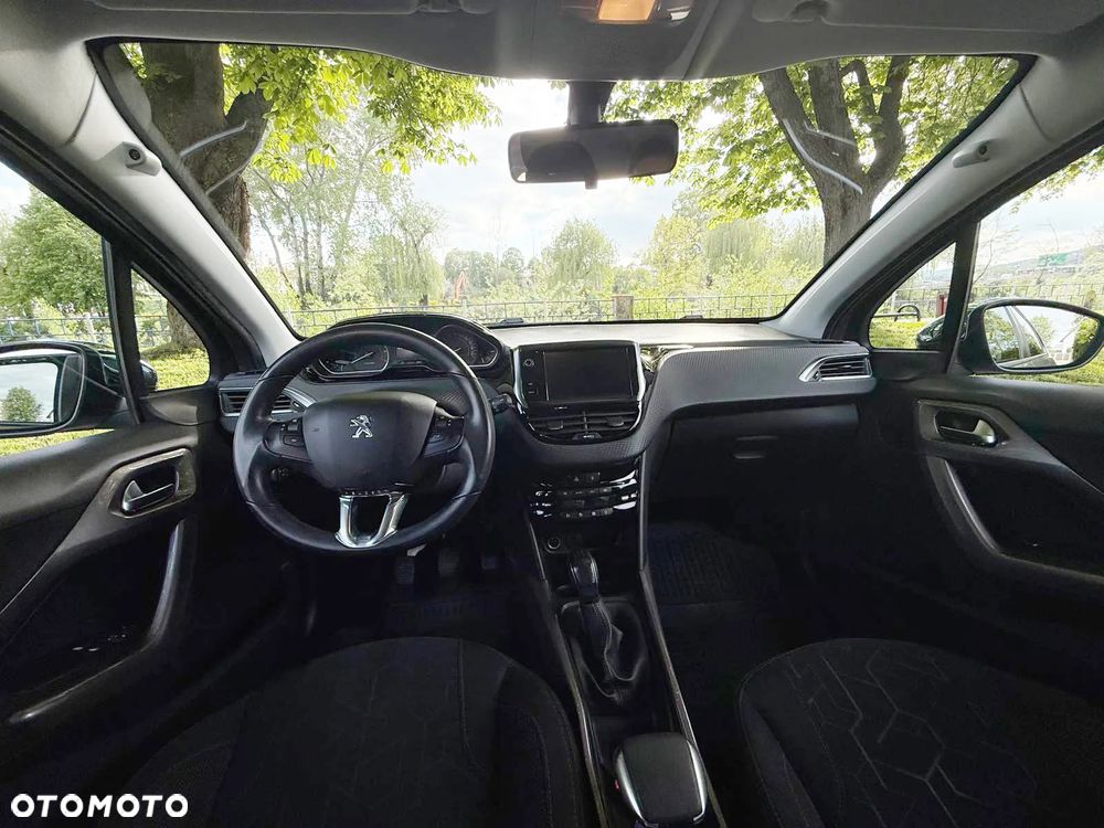Peugeot 2008 1.2 Pure Tech Style S&S - 10