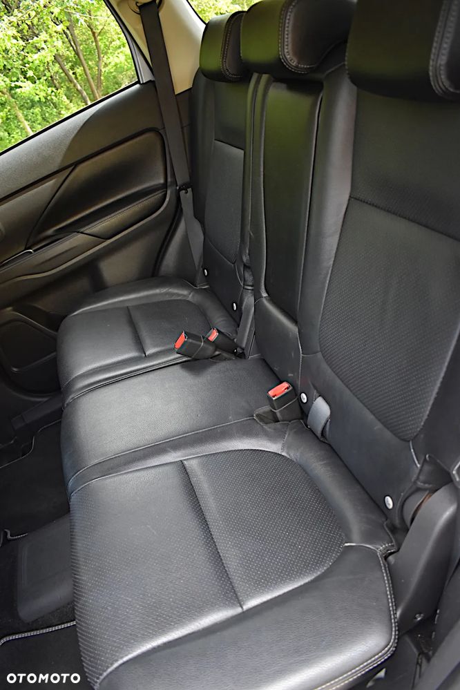 Mitsubishi Outlander 2.0 4WD Plug-In Hybrid Top - 7