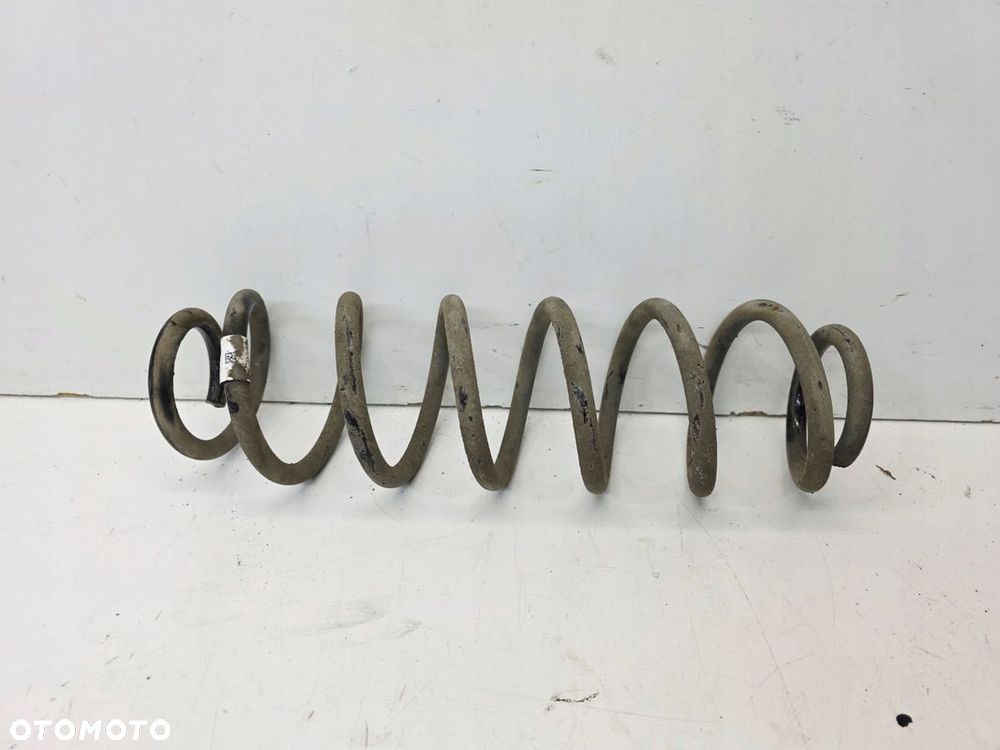 SPRĘŻYNA TYLNA LEWA LUB PRAWA AUDI A3 8V VOLKSWAGEN SEAT SKODA 5Q0511115JS - 1