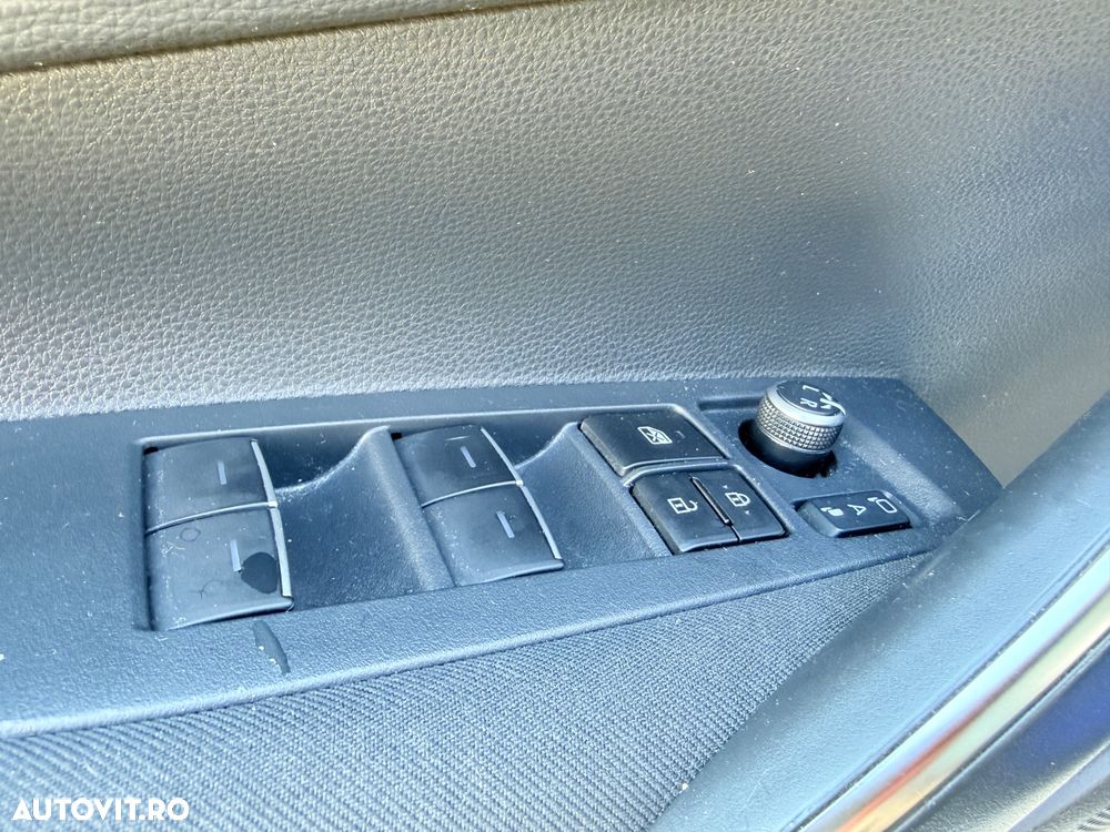 Toyota Corolla 1.8 HSD TS Exclusive - 33