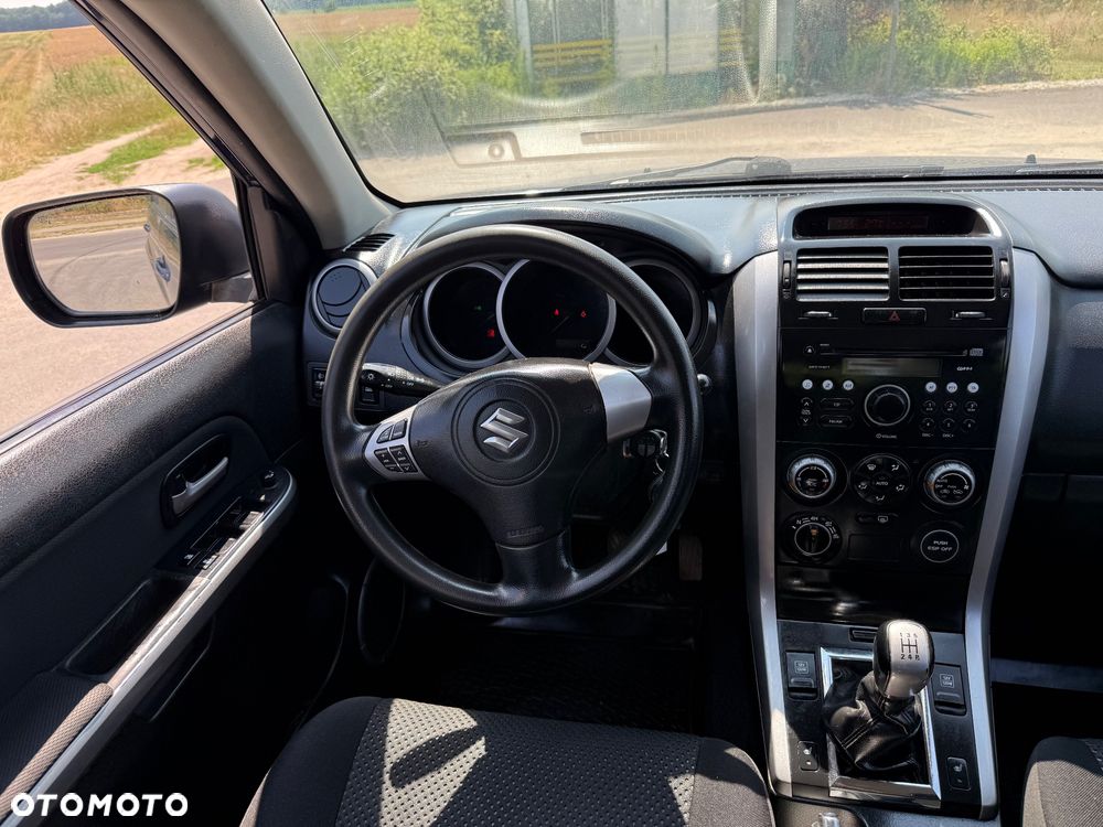 Suzuki Grand Vitara 2.0 Limited - 17