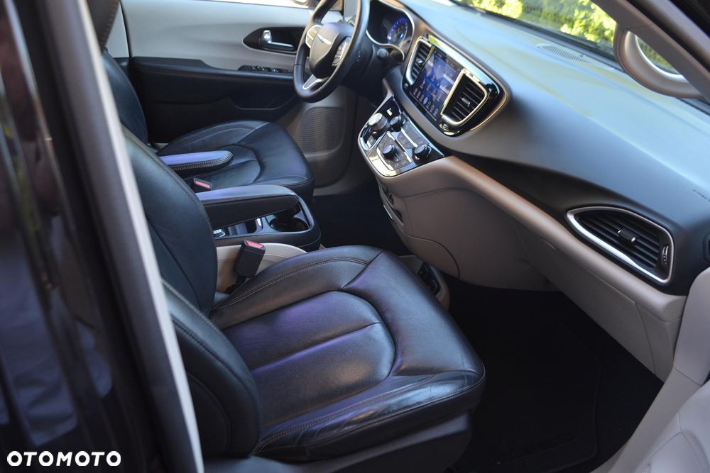 Chrysler Pacifica - 31