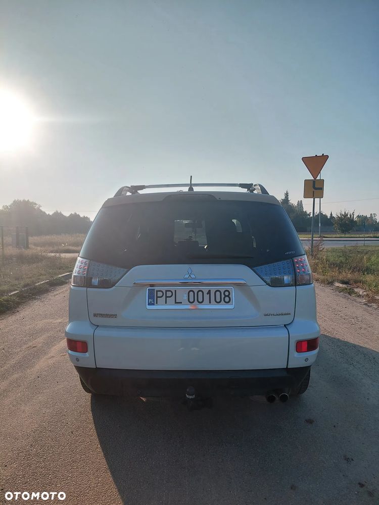 Mitsubishi Outlander 2011 photo 2