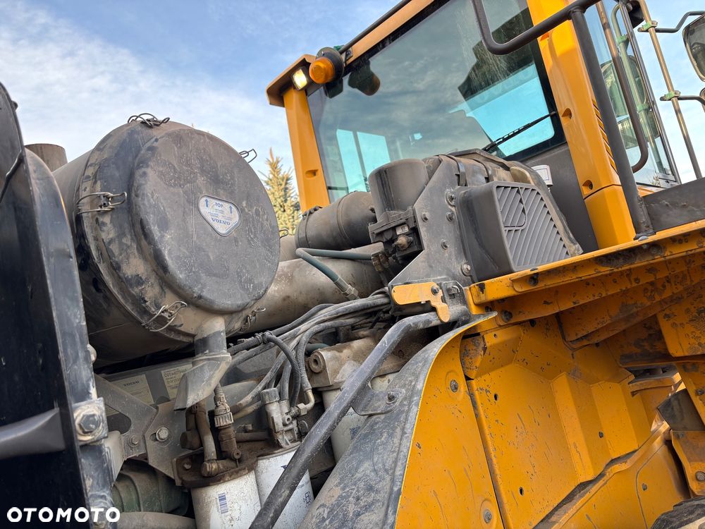 Volvo L150H rok 2011, 26ton, 4,2m3 opony 70%, bdb - 26