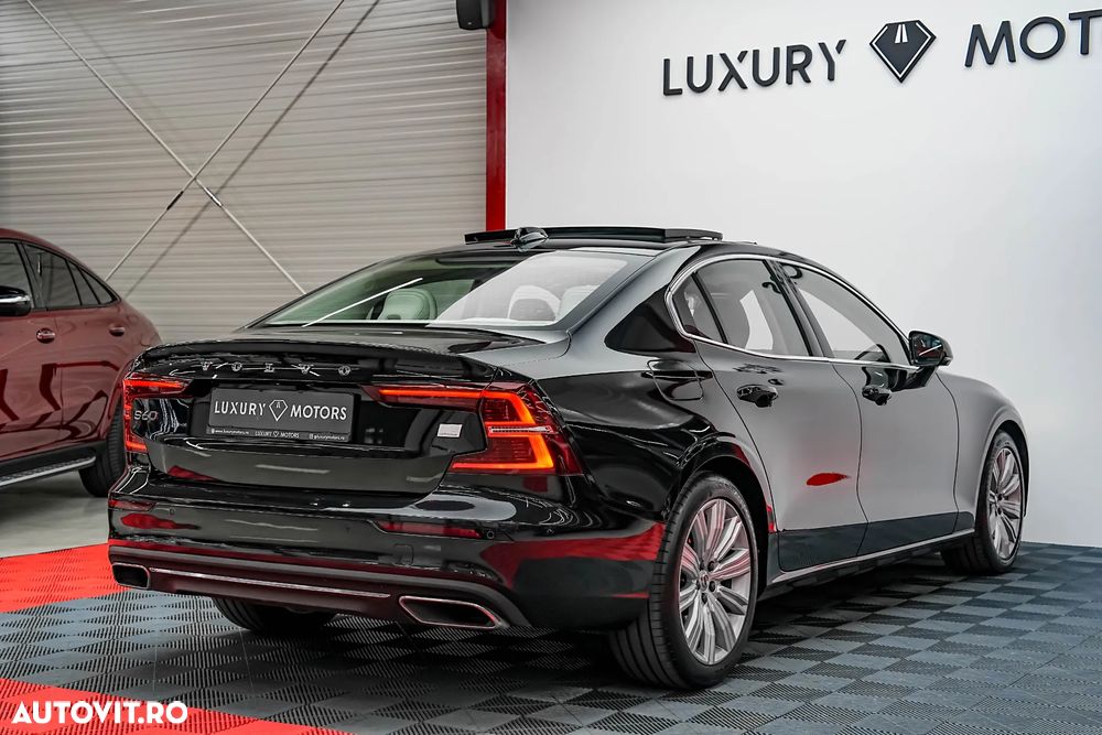 Volvo S60 T8 eAWD Momentum Pro - 11