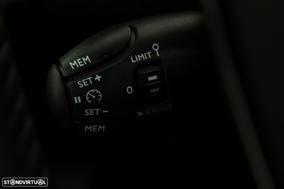Peugeot 2008 1.2 PureTech Allure - 18