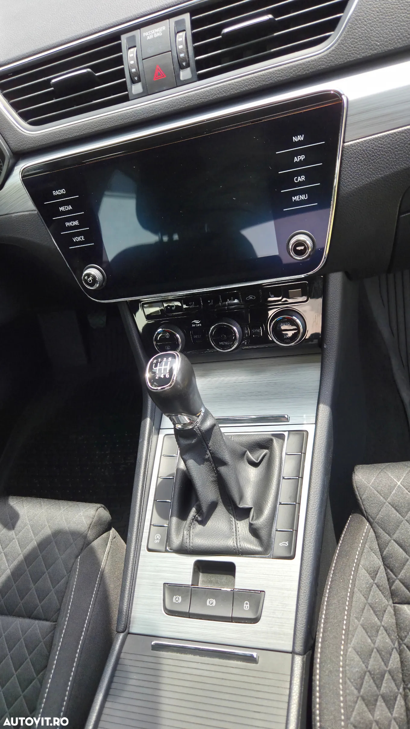 Skoda Superb 2.0 TDI Style - 11