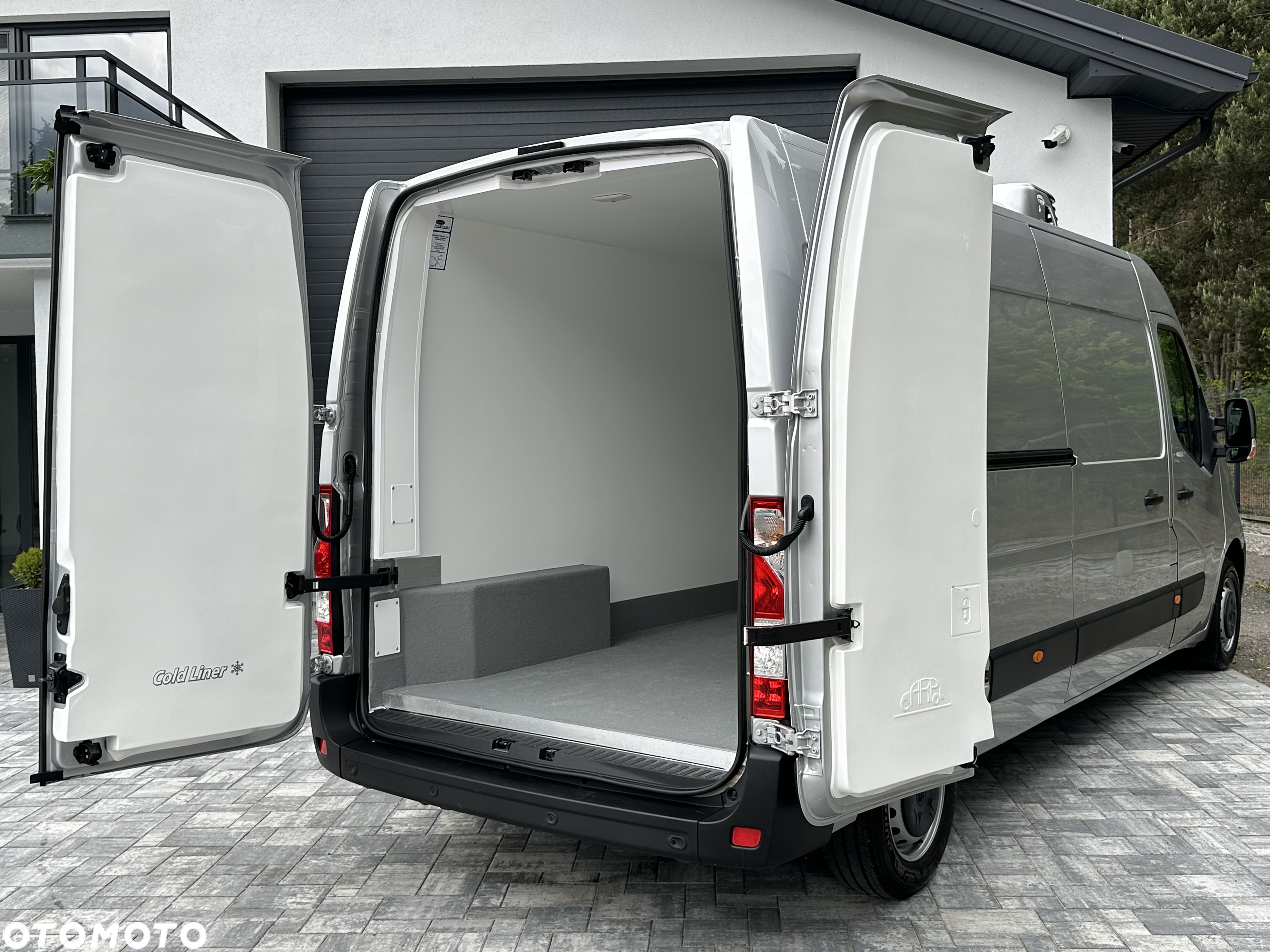 Renault Master L3H2 Chłodnia Carrier Xarios 350 / Zasilanie postojowe 230V / Bogata wersja wyposażenia / Lakier srebrny metalik / Salon PL / FV23% - 7