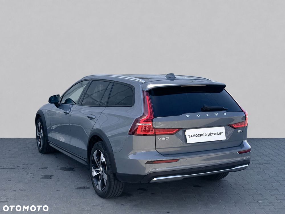 Volvo V60 Cross Country - 8