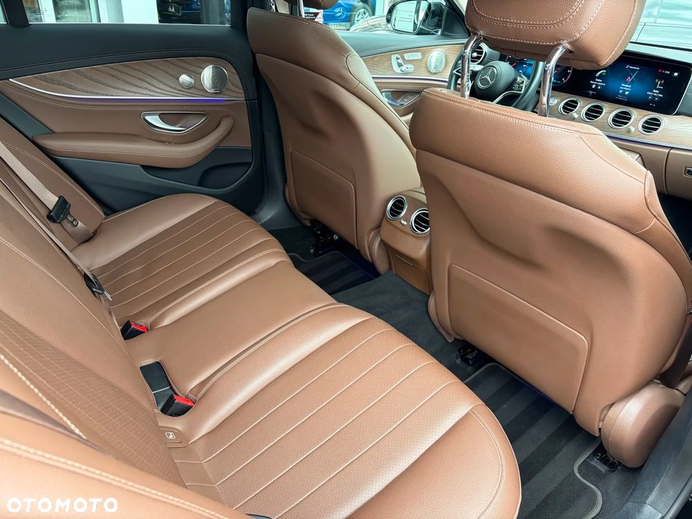 Mercedes-Benz Klasa E 220 d 4-Matic Exclusive - 20