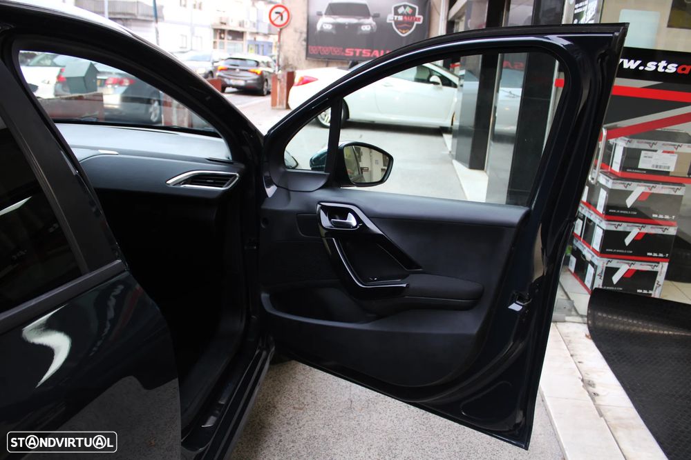 Peugeot 208 1.2 PureTech Style - 29
