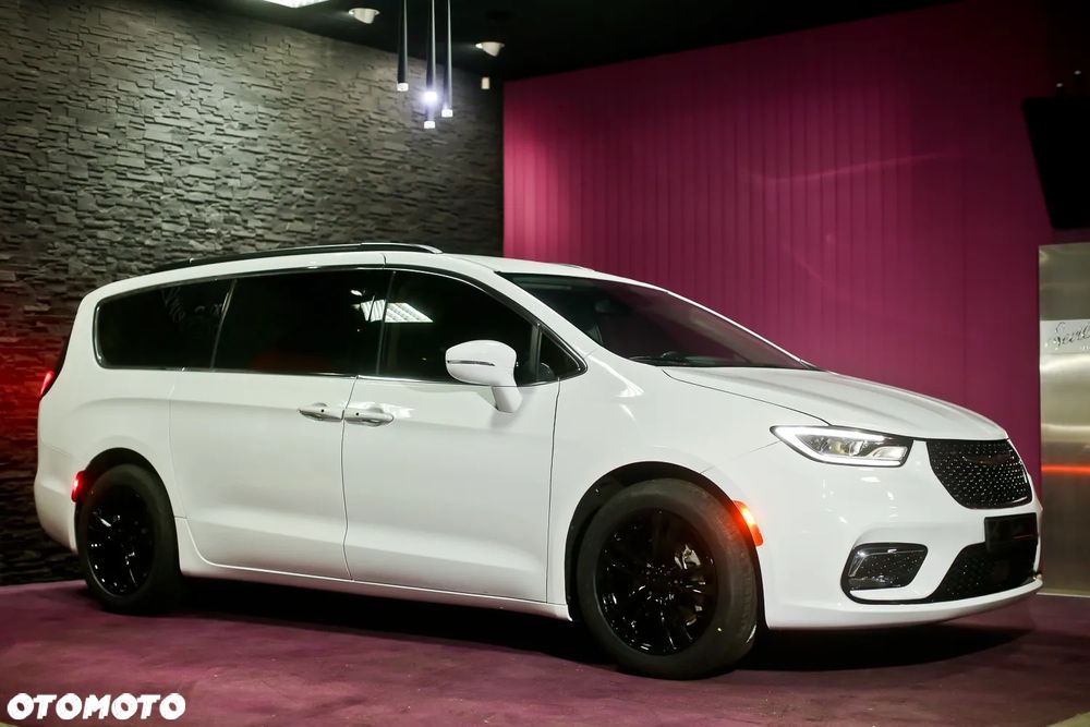 Chrysler Pacifica - 4