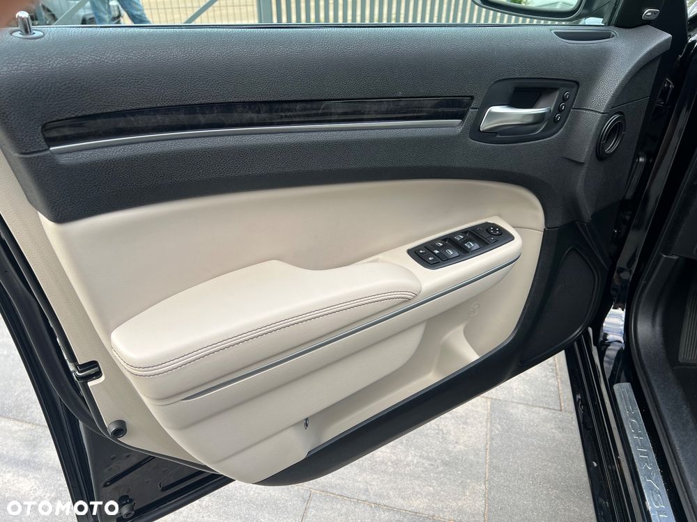 Chrysler 300 - 11