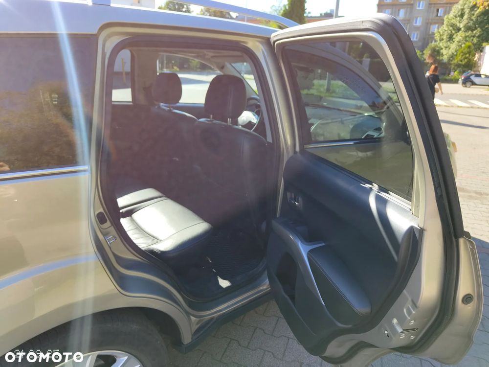 Mitsubishi Outlander 2.0 DID Instyle NAVI - 13