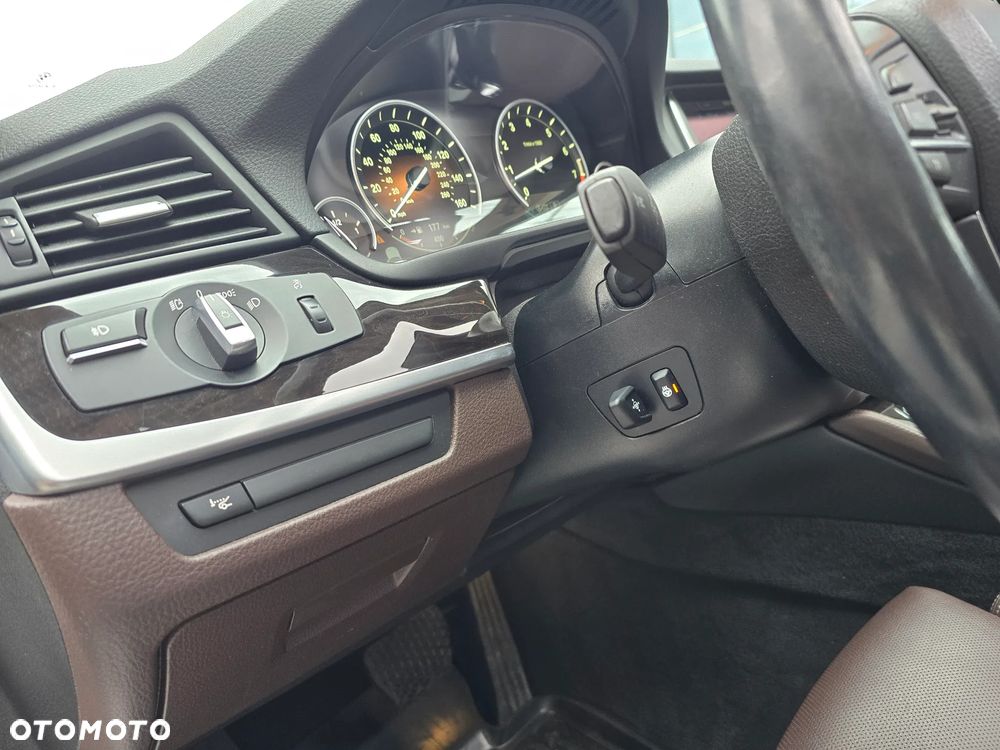 BMW Seria 5 535i xDrive Sport-Aut Luxury Line - 27