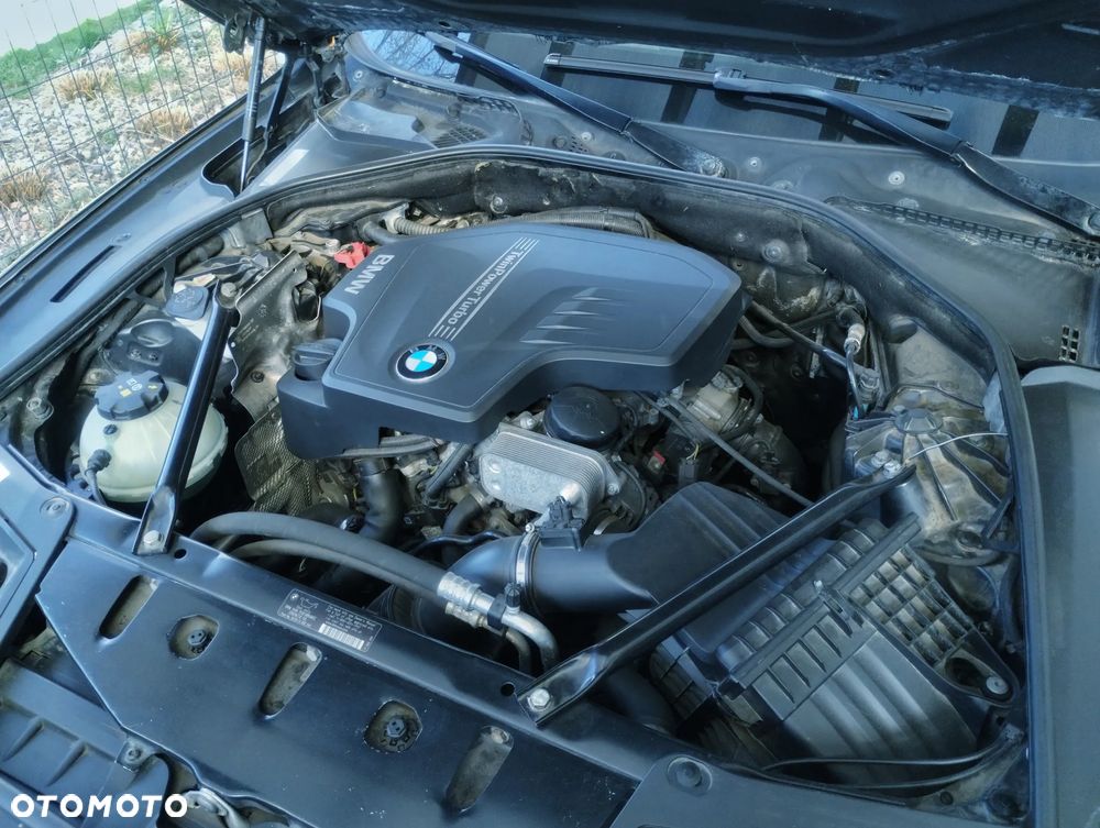 BMW Seria 5 528i xDrive Sport-Aut - 39