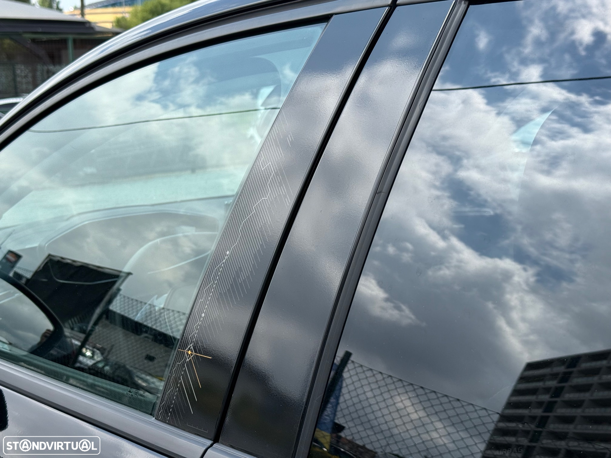 Peugeot 208 1.2 PureTech Allure - 16