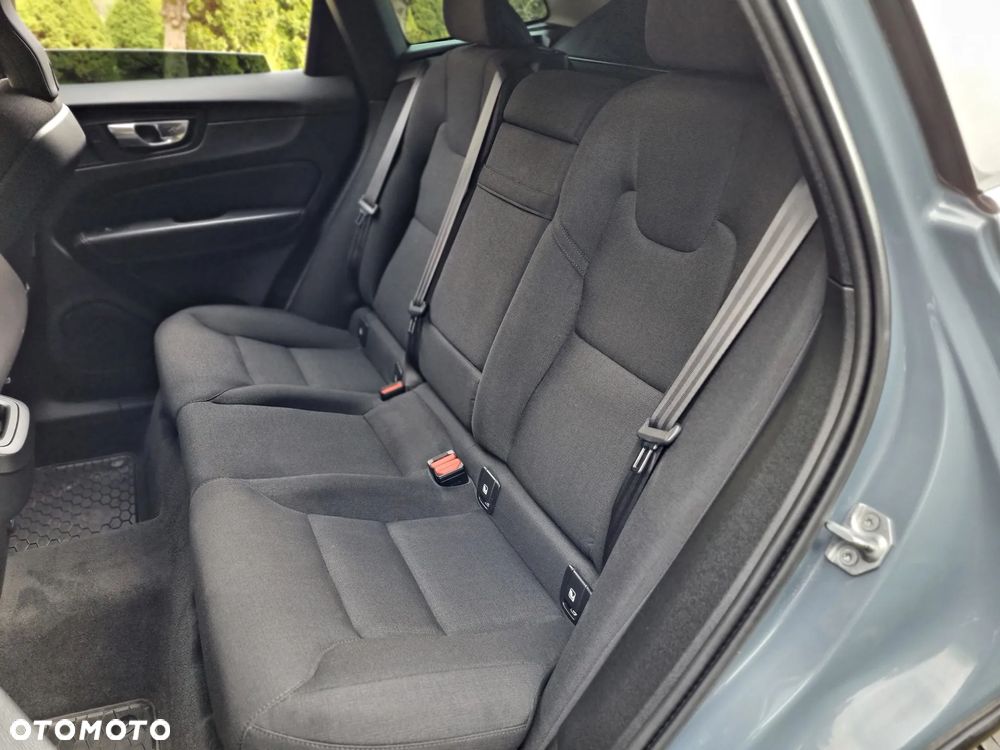 Volvo XC 60 B4 D AWD Geartronic Momentum Pro - 25