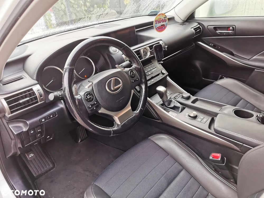 Lexus IS 200t Elite - 7