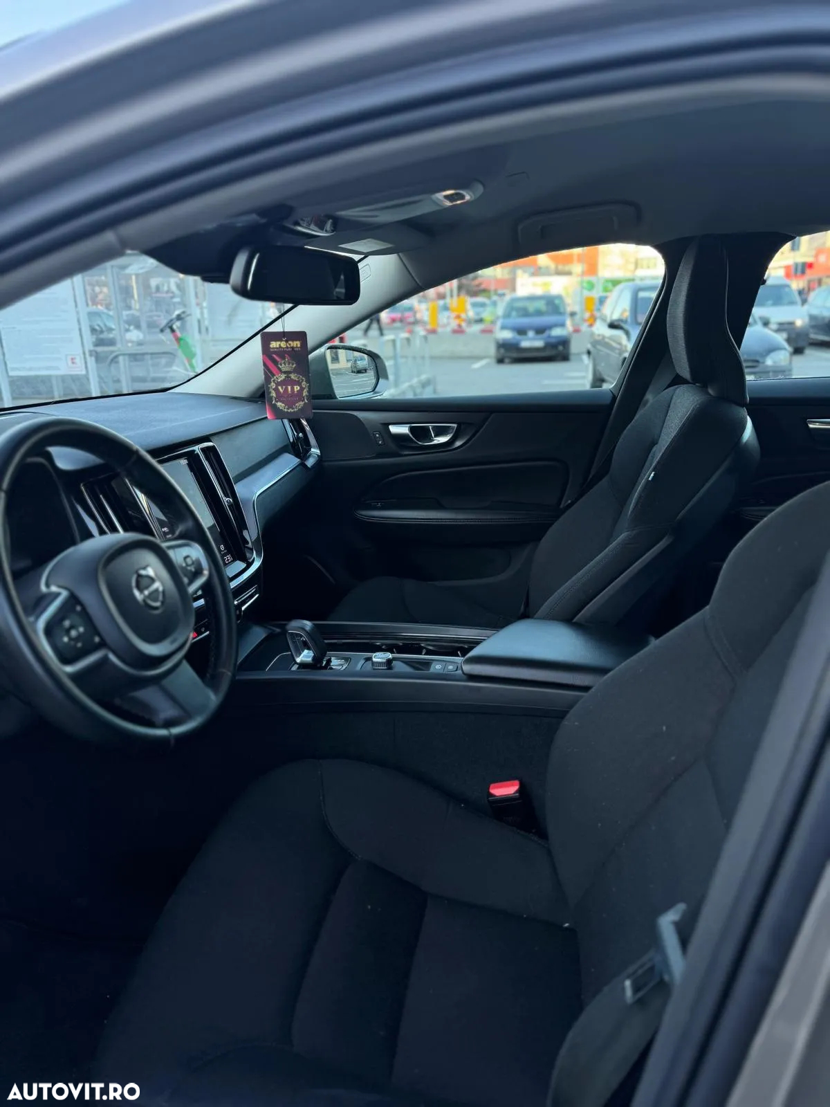 Volvo V60 B3 B DKG Momentum - 27