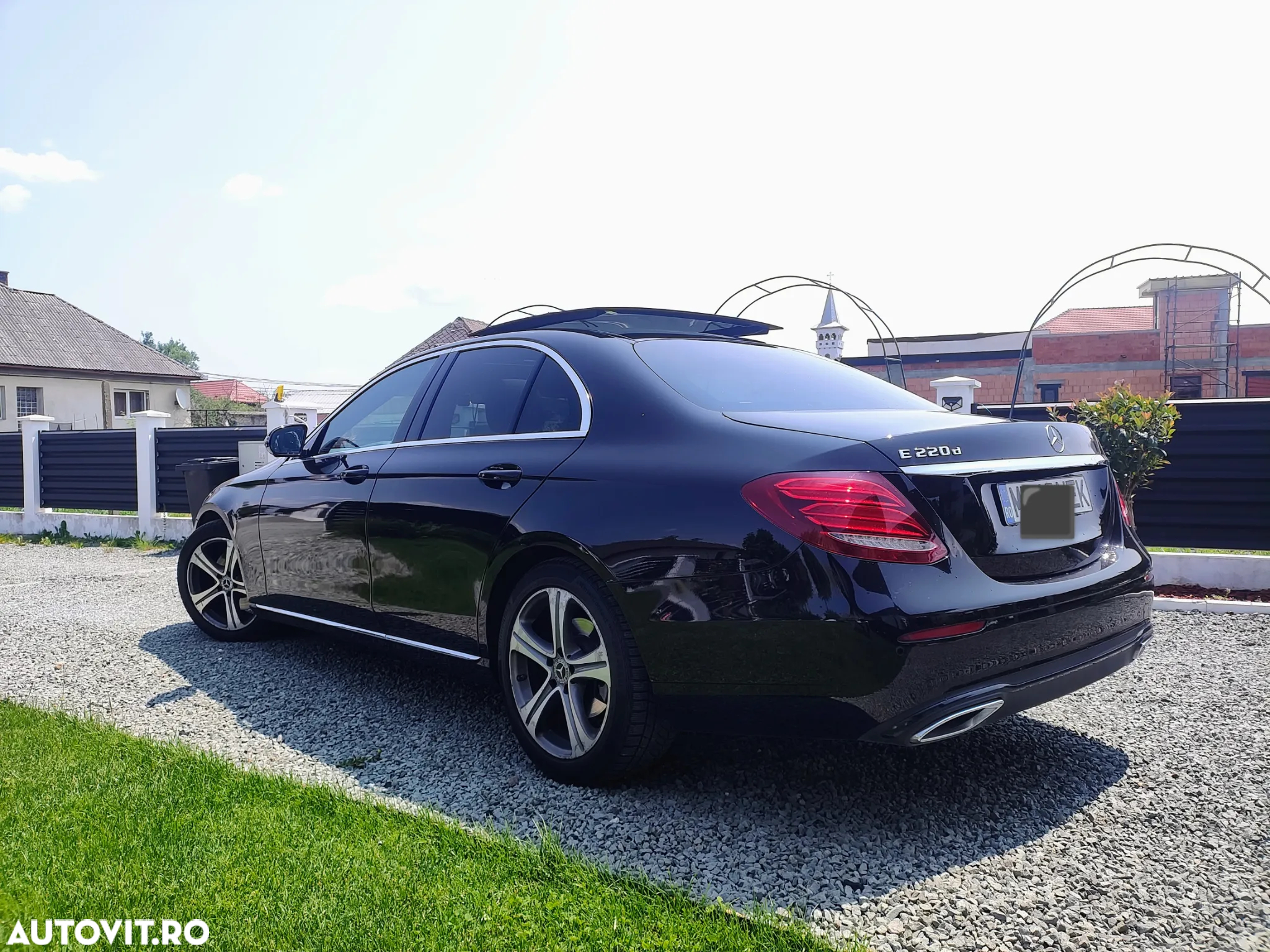 Mercedes-Benz E 220 d T 9G-TRONIC Avantgarde - 6