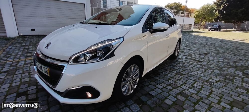 Peugeot 208 1.2 PureTech Signature - 33