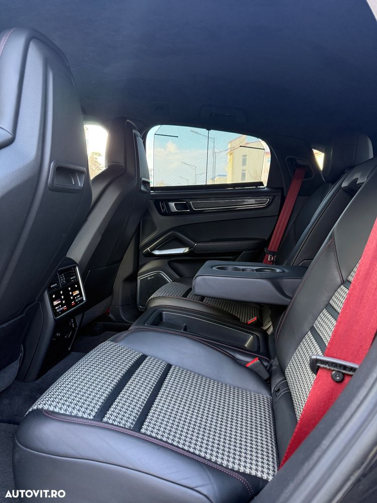 Porsche Cayenne - 25