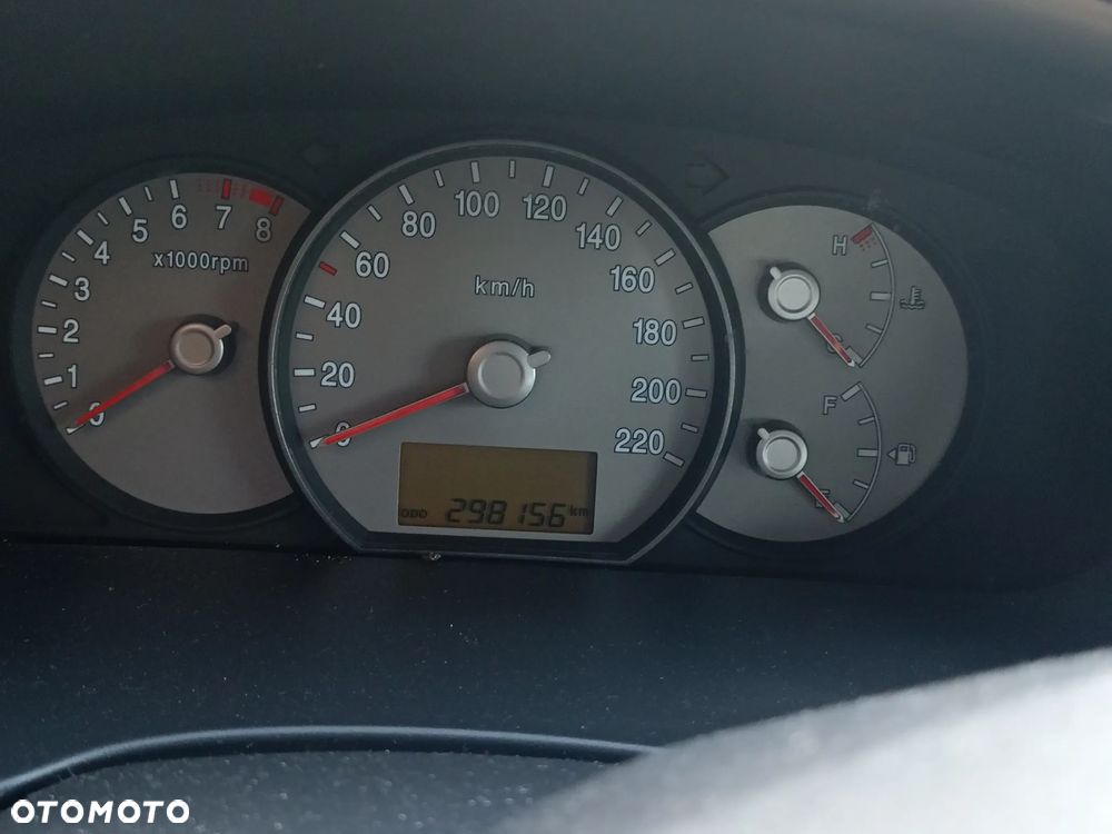 Kia Carens 2.0 EX - 13